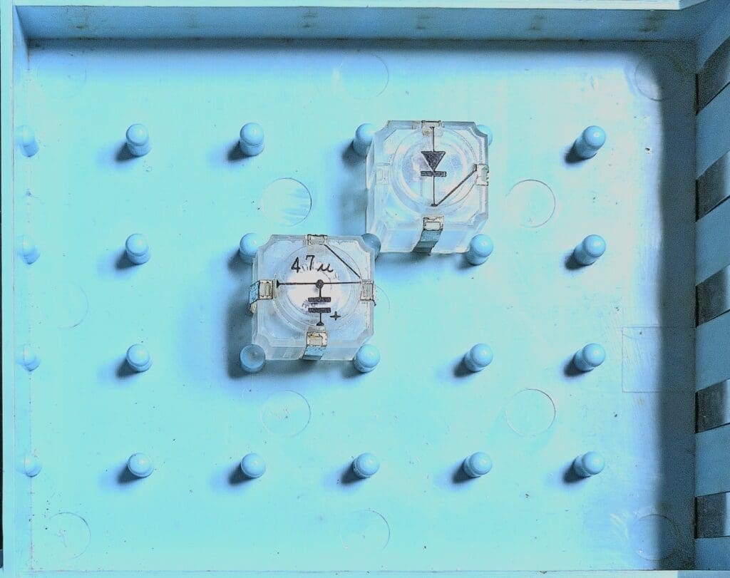 ST 캐비닛의 스테이지와 지지대